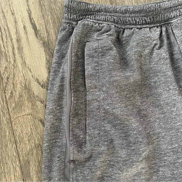 LULULEMON x SOUL CYCLE Men’s Pace Breaker Athletic Shorts Size S - Picture 3 of 9